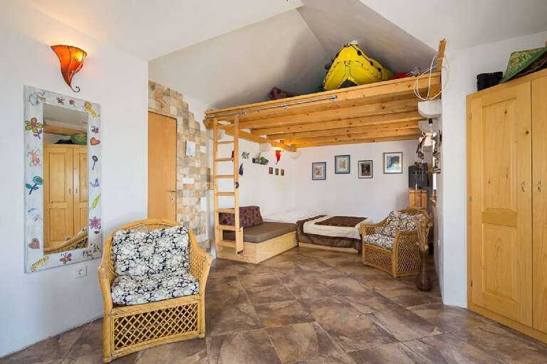 Milna Home Rental