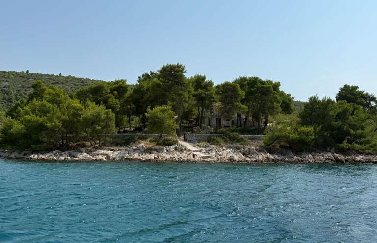 Milna Home Rental