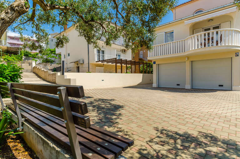 Okrug Gornji Apartment Rental