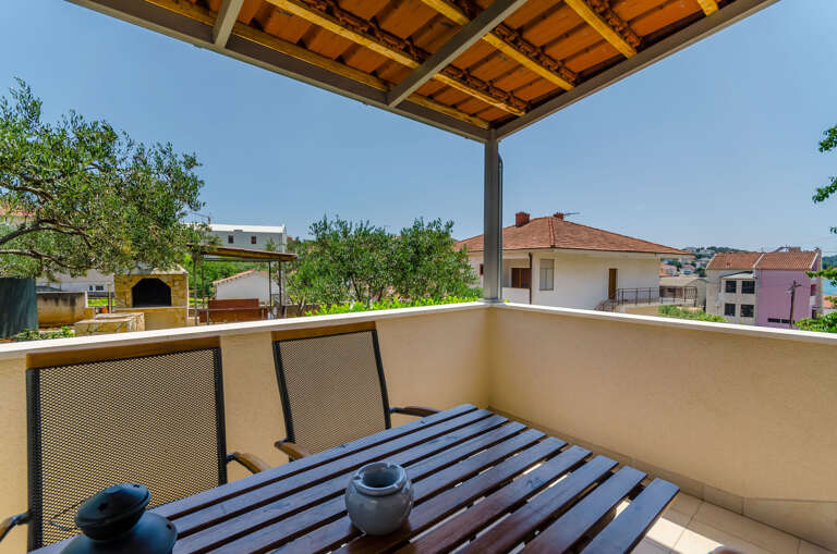Okrug Gornji Apartment Rental