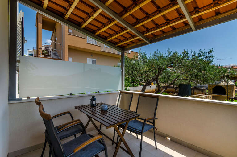 Okrug Gornji Apartment Rental