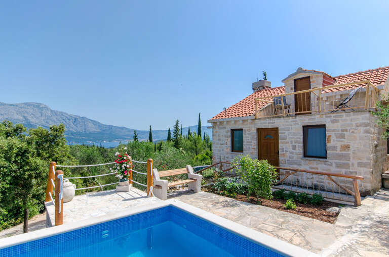 Zrnovo Home Rental