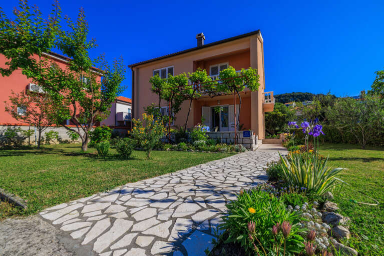 Banjol Apartment Rental