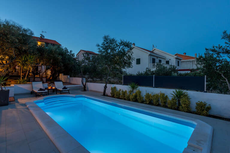 Stari Grad Home Rental