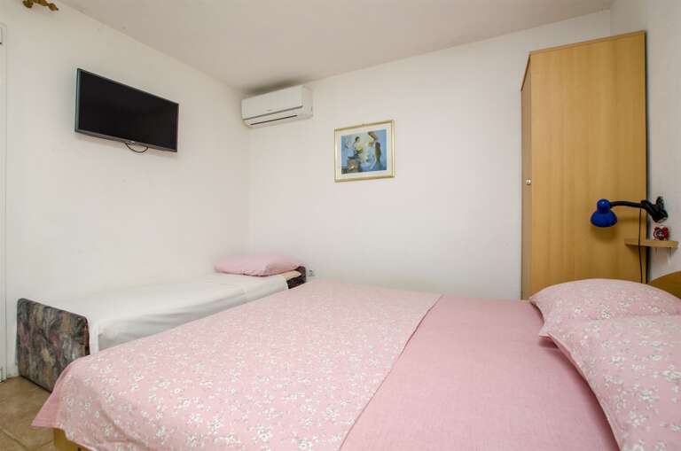 Maslinica Apartment Rental