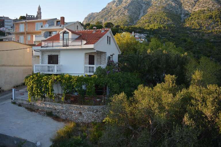 Igrane Apartment Rental