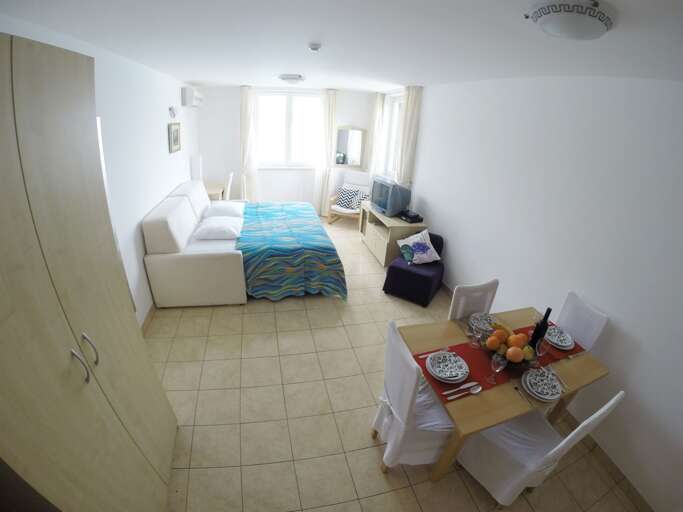 Vinjerac Apartment Rental