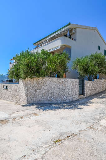 Okrug Gornji Apartment Rental