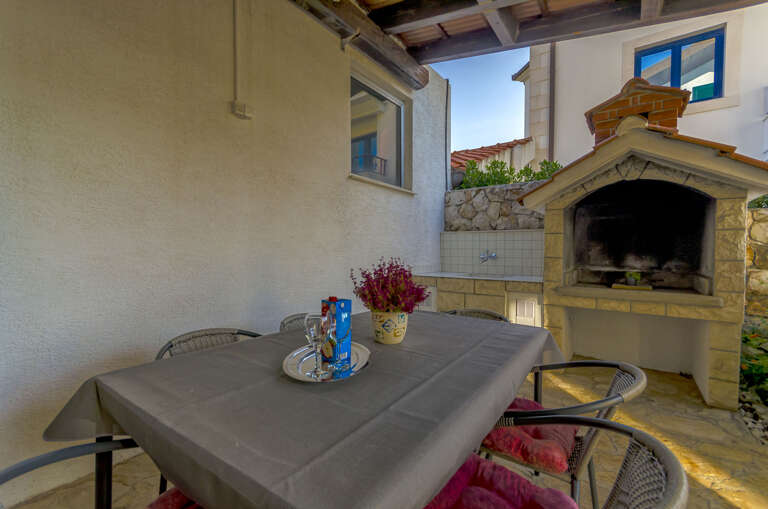 Okrug Gornji Apartment Rental