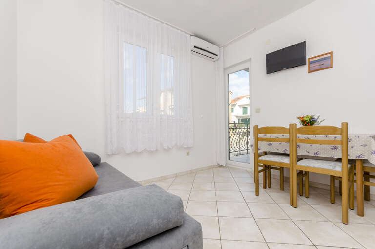 Okrug Gornji Apartment Rental