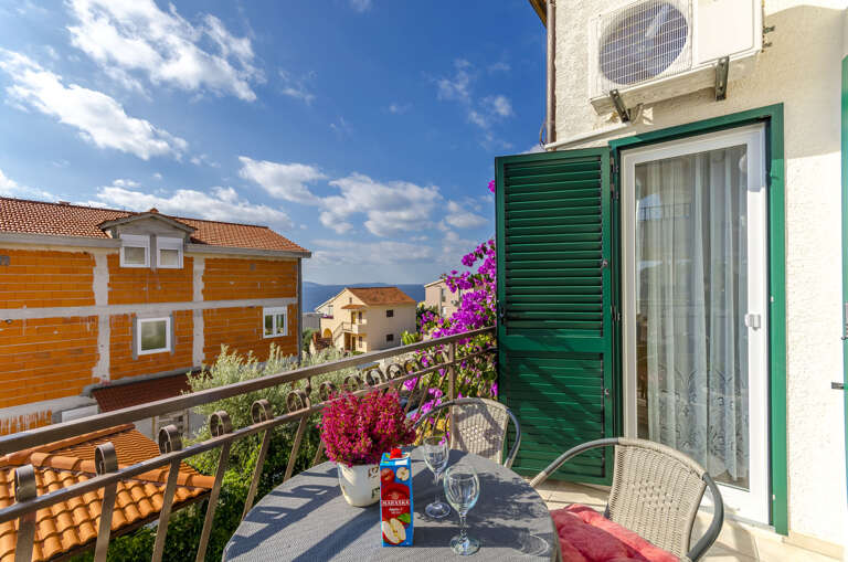Okrug Gornji Apartment Rental