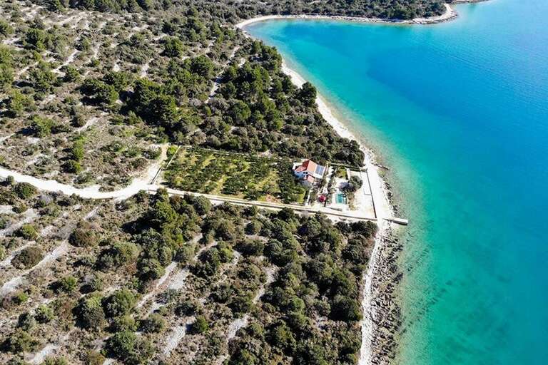Okrug Gornji Home Rental