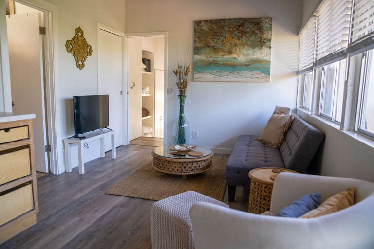 Beach Bungalow Affordable 1 Bedroom Short Term Rental in Encinitas CA