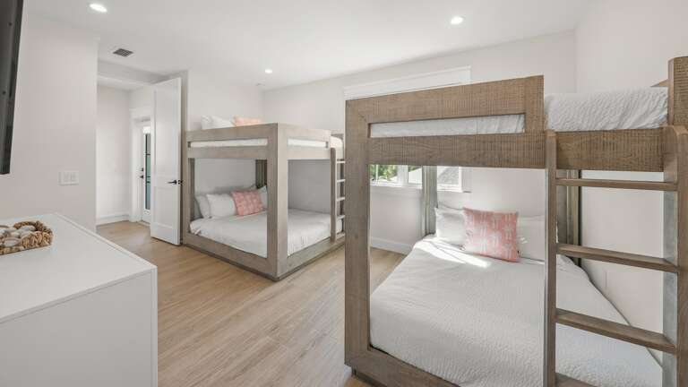 Bedroom 7 - Bunk Room