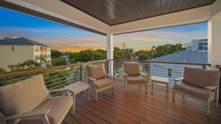 Club Room Balcony with Rooftop Access