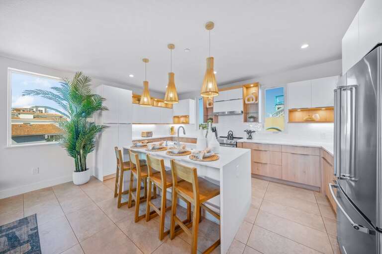 Kitchen - 4 Person Island Top Bar - Oversized Refrigerator - Dishwasher - Oven - & Large Gas Stove