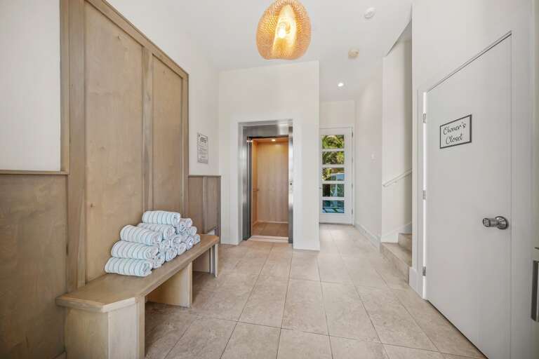 The Rooftop - Foyer - Elevator Service to ALL Floors