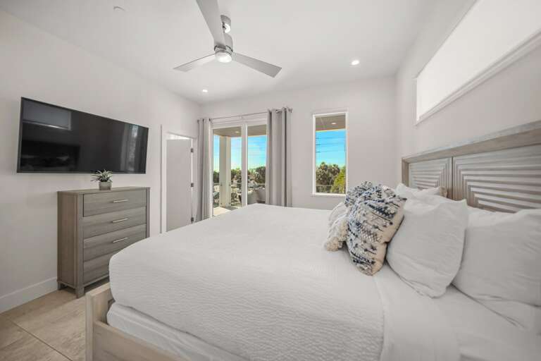 Bedroom 4 - King Sized Bed - HD TV - Balcony Access - En-Suite Bathroom