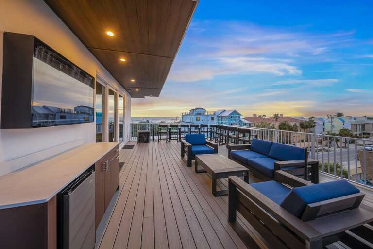 Twilight - Rooftop - Lounge Area - HD TV - High-Top Chairs - Gulf Views