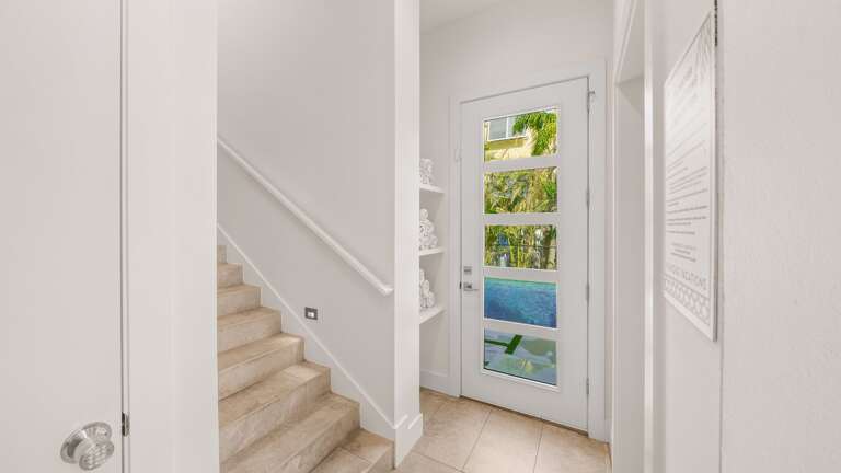 The Upper Deck - Foyer - Elevator Service to ALL Floors