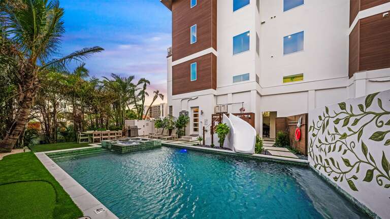 Twilight - Resort Style Pool & Spa - Waterslide - Putt Putt Golf