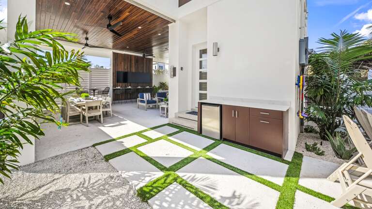 The Upper Deck - Outdoor Pool Area - Mini Fridge - Dining - HD TV