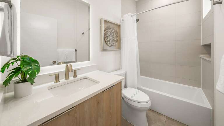 Bedroom 5/6 - Bathroom - Shower/Tub Combination