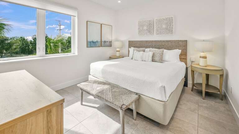 Bedroom 4 - King Sized Bed - Gulf Views - En-Suite Bathroom