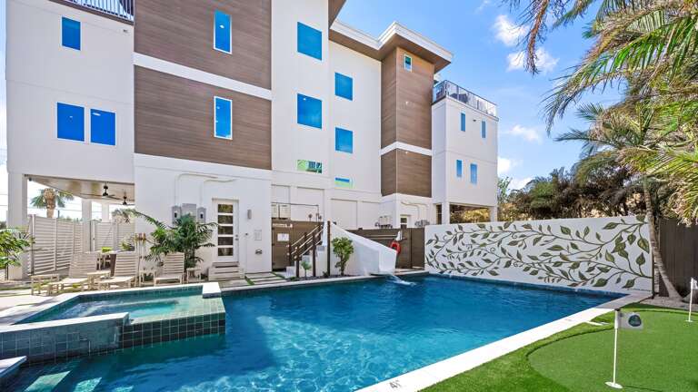 Resort Style Pool & Spa - Waterslide - Putt Putt Golf