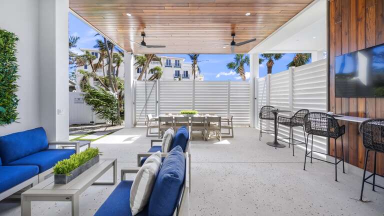 Covered Pool Area - 3 HD TVs - Outdoor Dining - Lounge Area