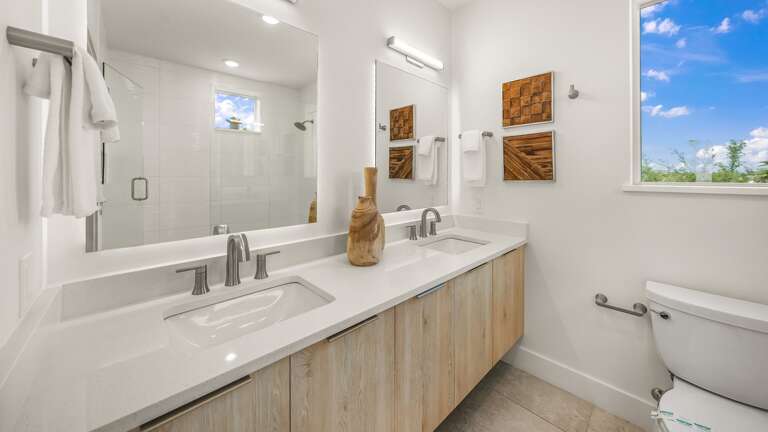 Master Bedroom 2 - En-Suite Bathroom