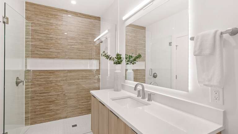 Master Bedroom - En-Suite Bathroom - Large Walk-in Shower