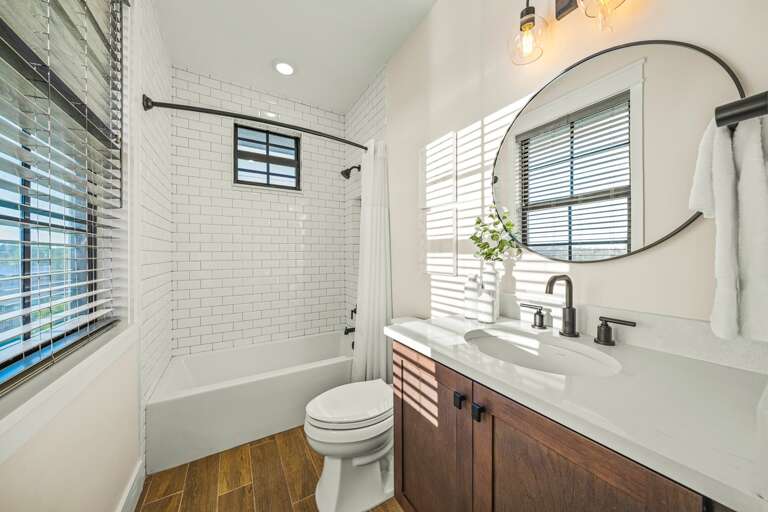 Bedroom 5 - Bunk Room - En Suite Bath with Shower/Tub Combo