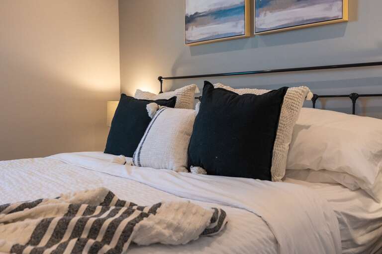 Bedroom 4 - King Bed, Smart TV, En Suite Bath