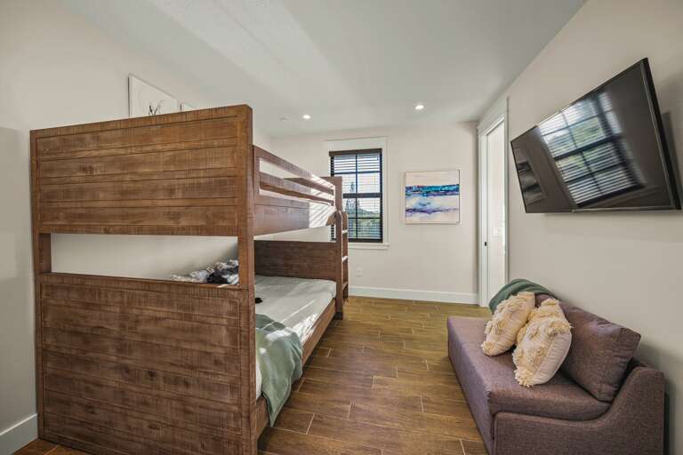 Bedroom 5 - Bunk Room w/ En Suite Bathroom