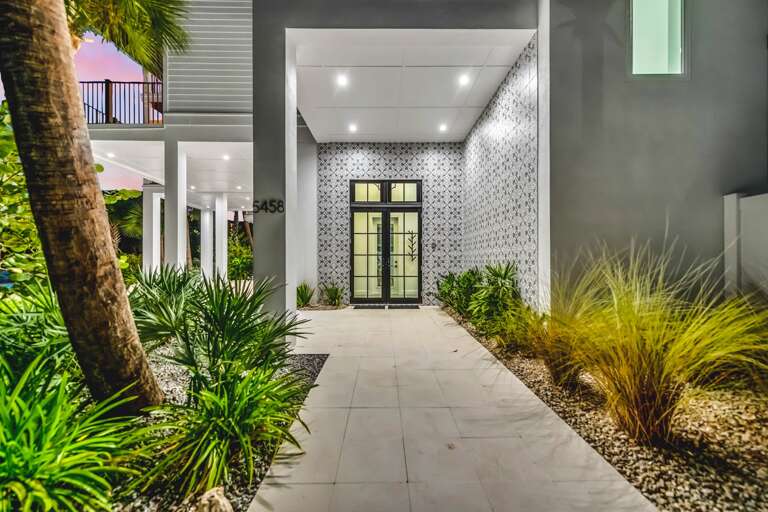 The Plaza - 8 Bedrooms - 7.5 Bath - Luxury Vacation Home