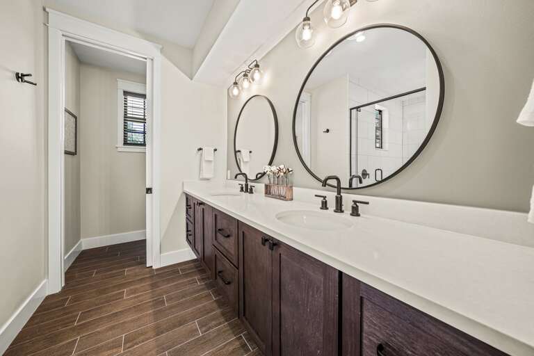 Master Bedroom 1 - En Suite Bath Master Bedroom 1 - En Suite Bath