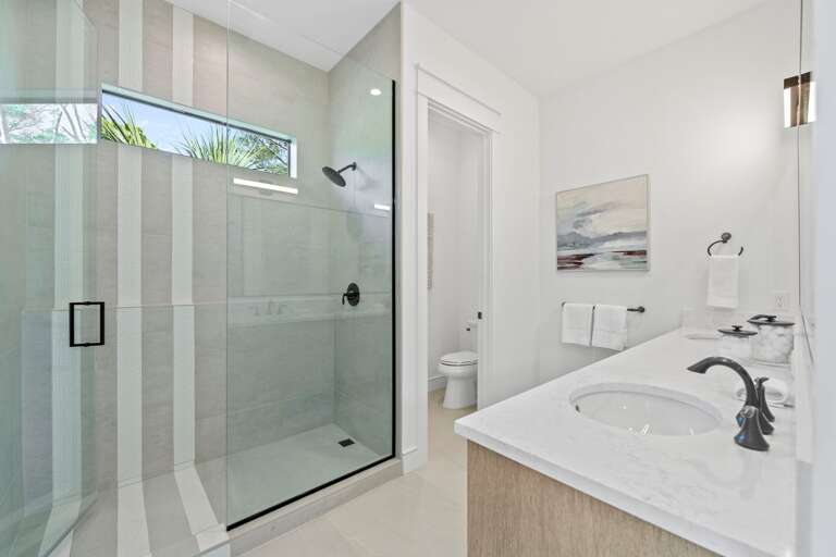 Master Bedroom 2 - En Suite Bath Master Bedroom 2 - En Suite Bath