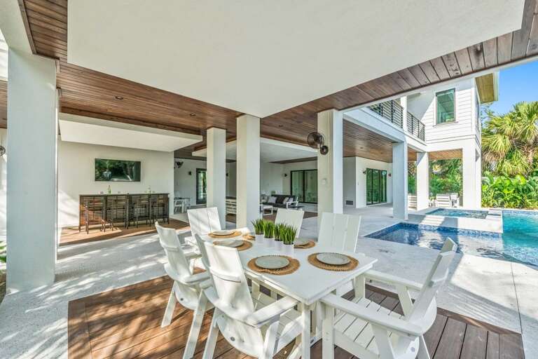 Outdoor Dining and Bar Area Under Cover Outdoor Dining and Bar Area Under Cover