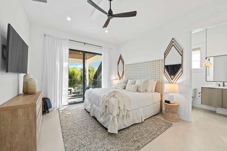 Bedroom 3 - King Bed, TV, En Suite Bath, Balcony Access, Canal Views Bedroom 3 - King Bed, TV, En Suite Bath, Balcony Access, Canal Views