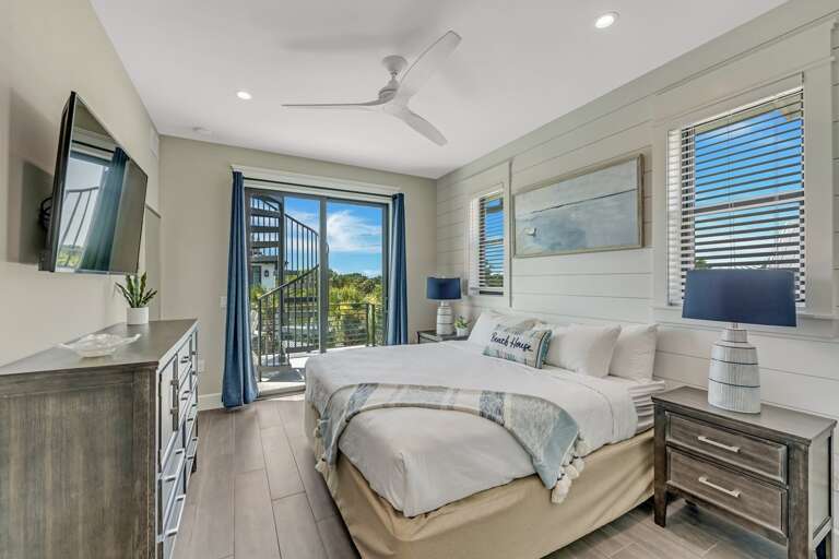 Master Bedroom 1 - King Bedroom w/ Balcony