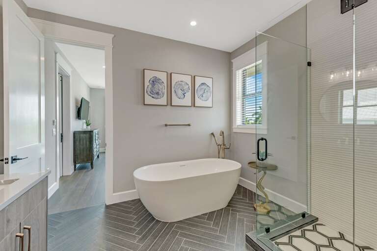 Master Bath 1 w/ Soaking Tub and Double Vanity