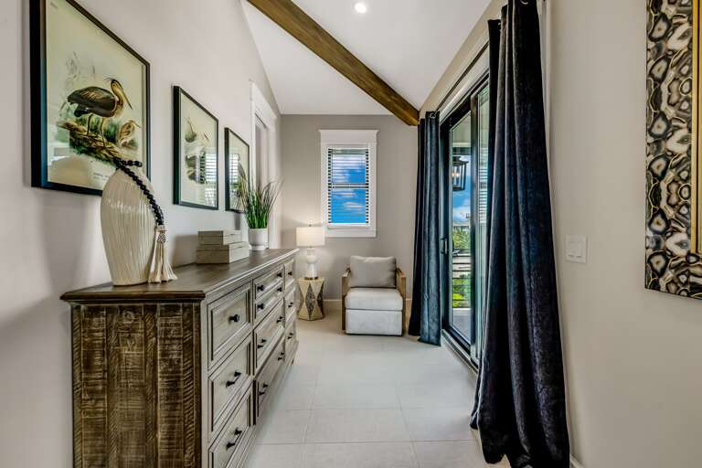 Master Bedroom 1 - King Bed, En Suite Bathroom, w/ Baclony Access