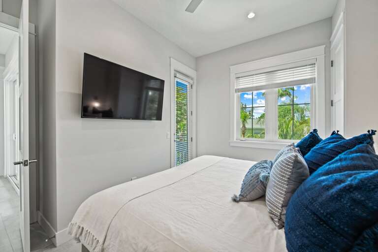 Bedroom 2 - King Bed, En Suite Bath, Balcony Access w/ Pool Views