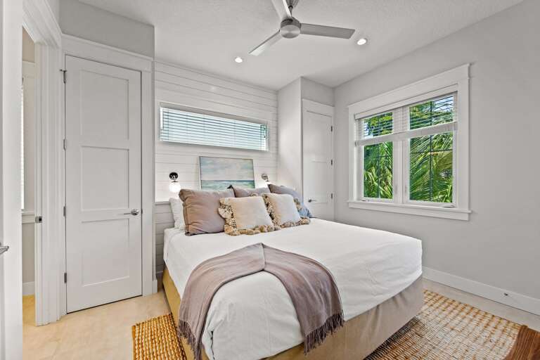Bedroom 3 - King Bed, En Suite Bath, Balcony Access w/ Pool View