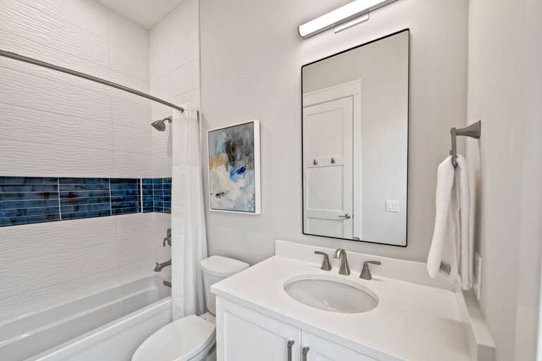 Bedroom 6 (Bunk Room) - En Suite Bath w/ Shower/Tub Combo