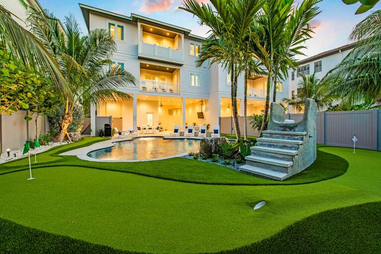 Top Gulf - 6 Hole Mini Golf Cource with Water Slide Resort Style Pool