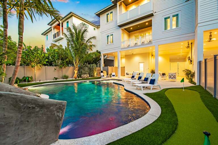 Twilihgt - Resort Style Pool w/ Waterslide, Spa, and 6 Hole Mini Golf Course