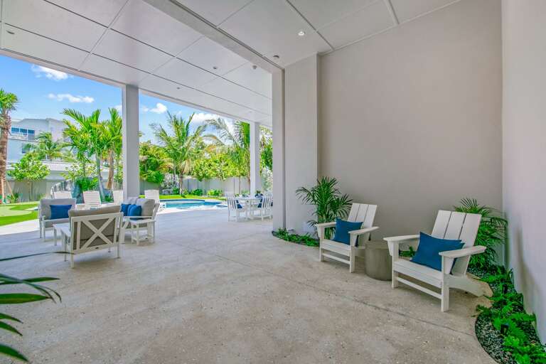 Outdoor Lounge Area w/ BBQ Grill and HDTV