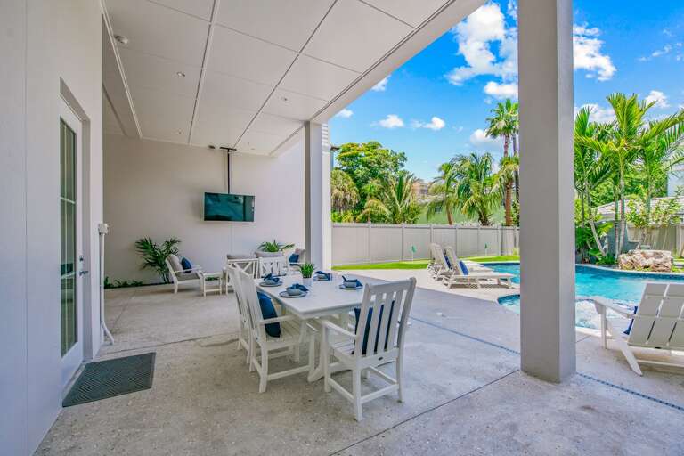 Outdoor Dining Area for 6